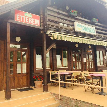 Bed and Breakfast Park Panzio*** Szolnok Exterior foto